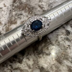👑Elegant Blue and Silver Women's Ring